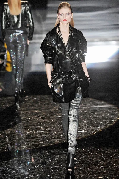 Look 32